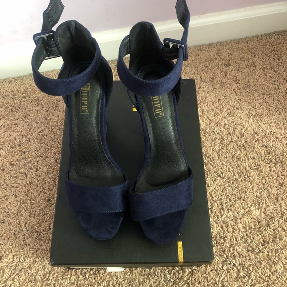 Sabrina - Picture 3 of 4